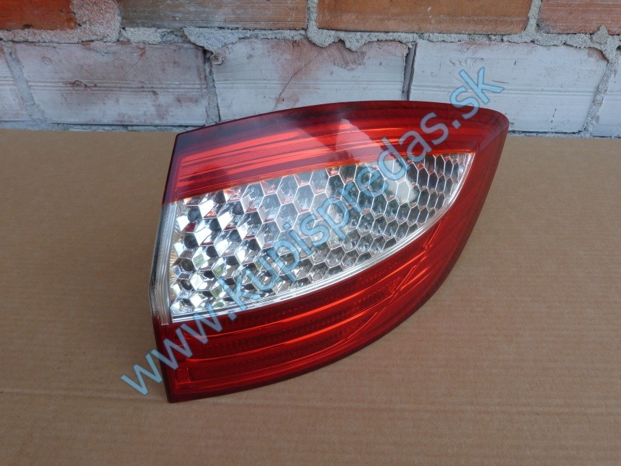 Zadné pravé svetlo FORD MONDEO KOMBI MK4